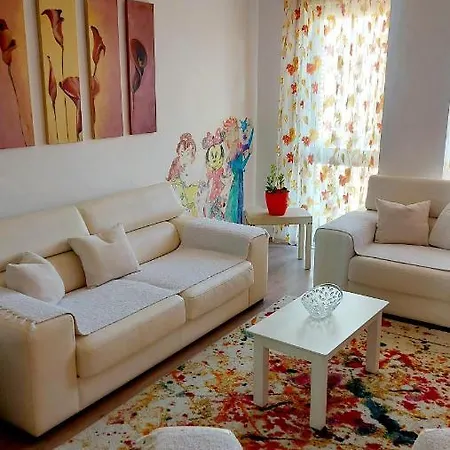 Happy Stories' In Centre Apartment