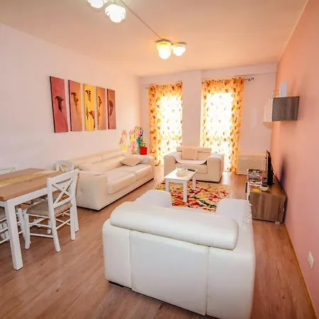 Happy Stories' In Centre Apartment *