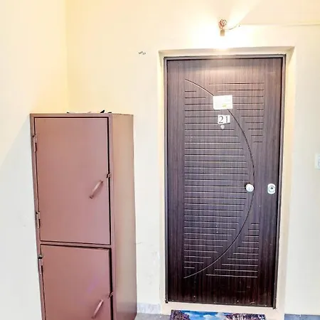 Happy Stories' In Centre Apartment